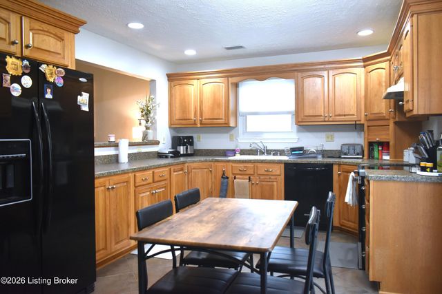 10408 Vantage Rd, Louisville, KY 40299