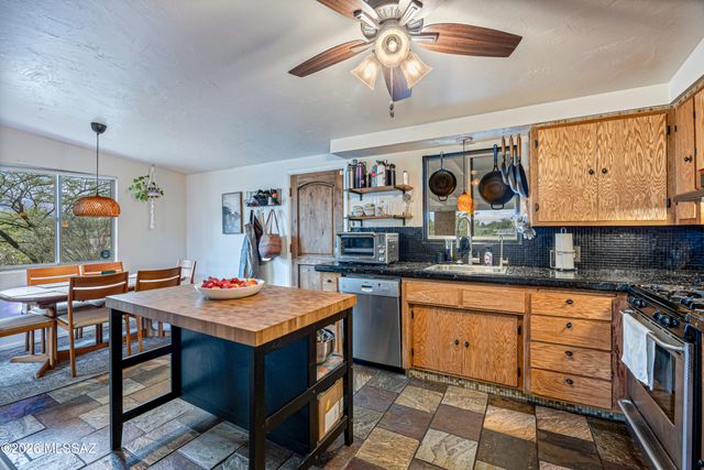 2402 W Wagon Wheel Drive, Tucson, AZ 85745