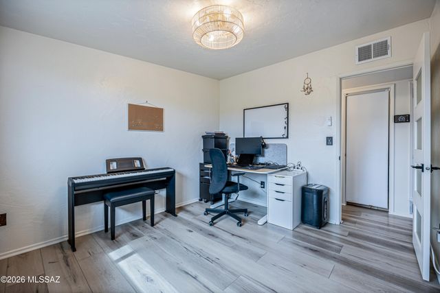 2402 W Wagon Wheel Drive, Tucson, AZ 85745