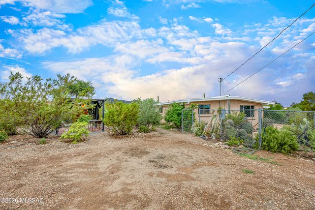 2402 W Wagon Wheel Drive, Tucson, AZ 85745