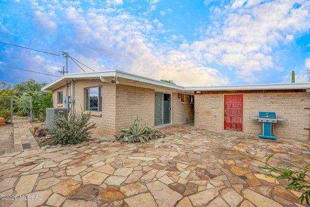 2402 W Wagon Wheel Drive, Tucson, AZ 85745