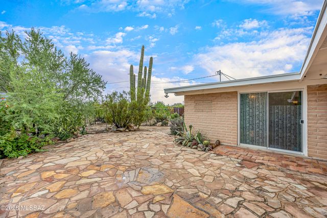 2402 W Wagon Wheel Drive, Tucson, AZ 85745