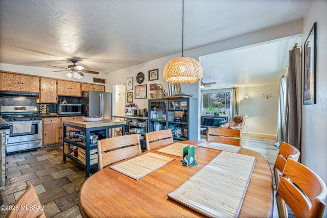 2402 W Wagon Wheel Drive, Tucson, AZ 85745