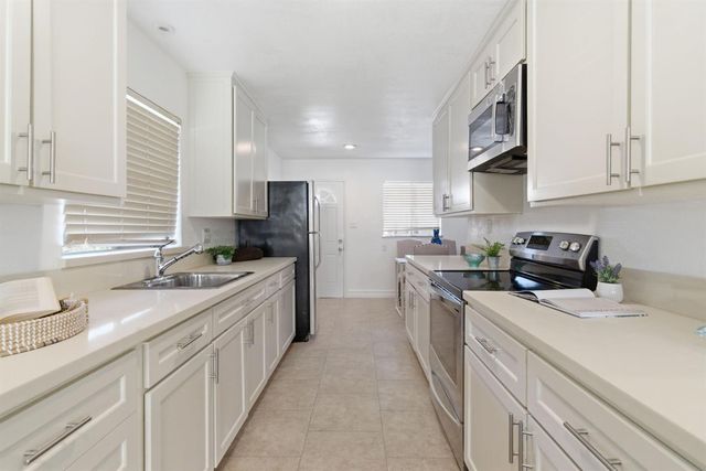 143 W Beverly Pl, Tracy, CA 95376