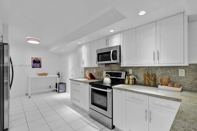 1121 Crandon Blvd E604, Key Biscayne, FL 33149