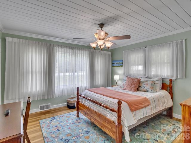 221 Moody Farm Road, Maggie Valley, NC 28751