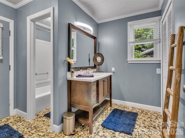 221 Moody Farm Road, Maggie Valley, NC 28751