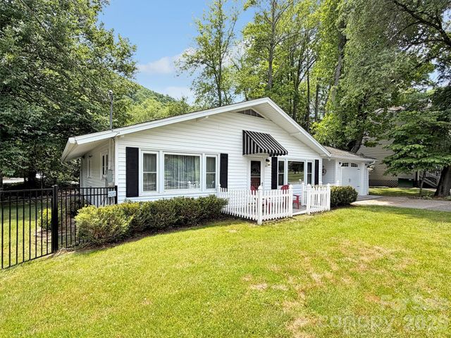 221 Moody Farm Road, Maggie Valley, NC 28751