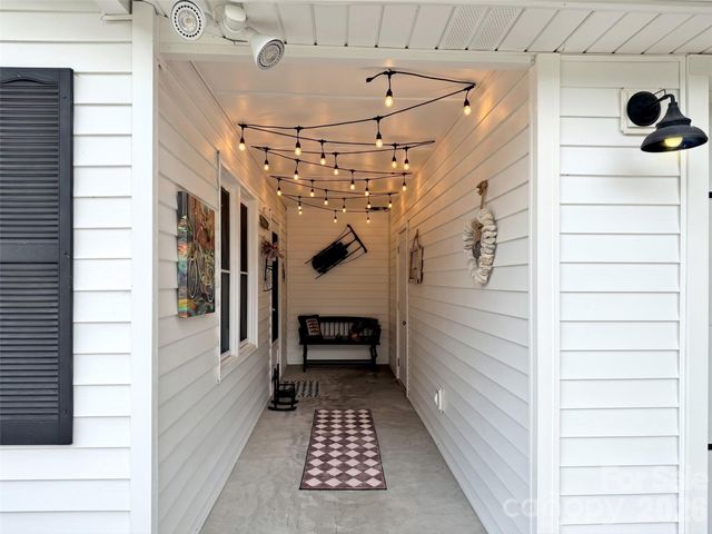 221 Moody Farm Road, Maggie Valley, NC 28751