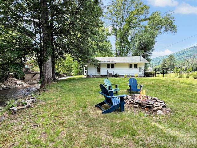 221 Moody Farm Road, Maggie Valley, NC 28751