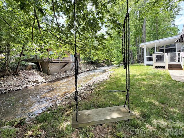221 Moody Farm Road, Maggie Valley, NC 28751