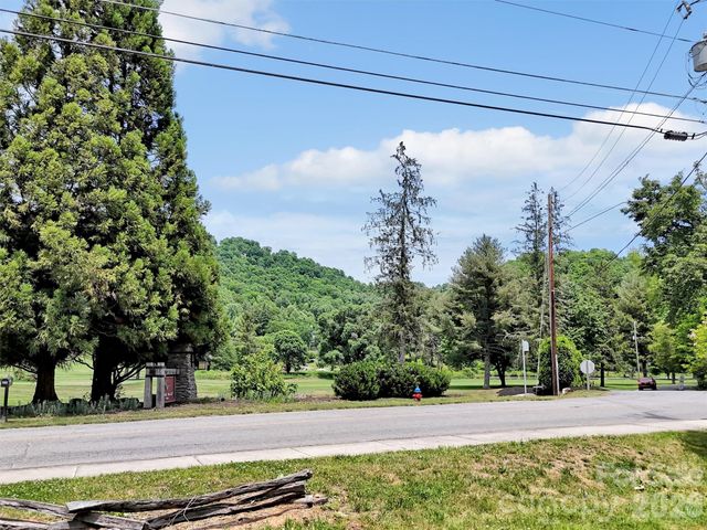 221 Moody Farm Road, Maggie Valley, NC 28751