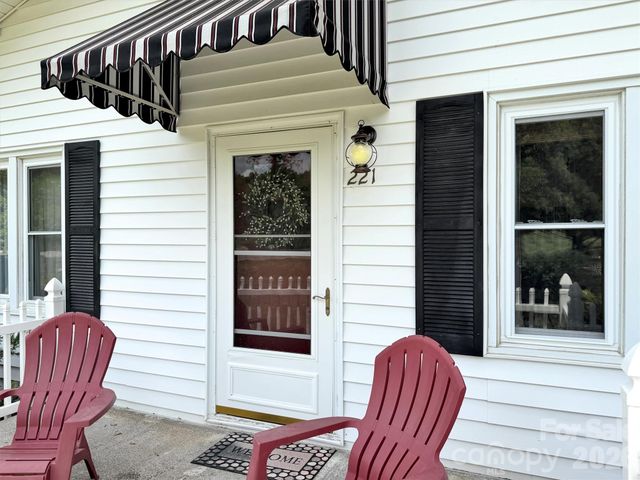 221 Moody Farm Road, Maggie Valley, NC 28751