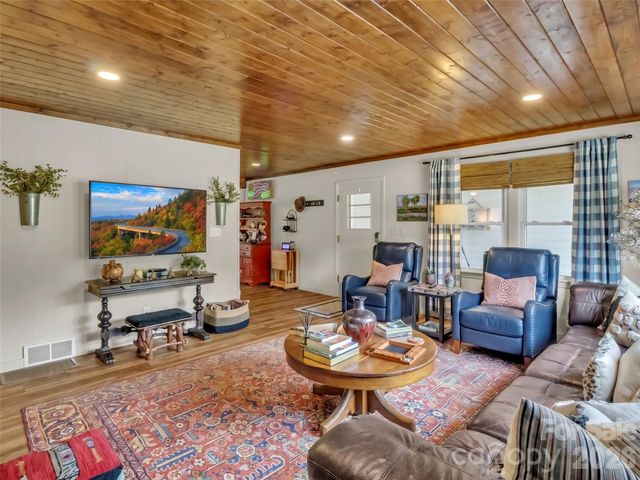 221 Moody Farm Road, Maggie Valley, NC 28751