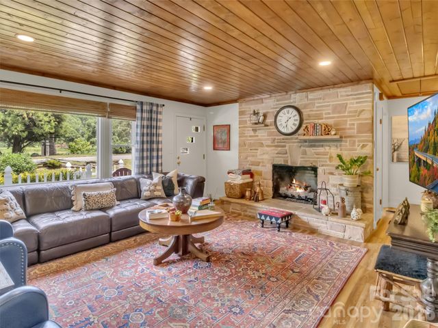 221 Moody Farm Road, Maggie Valley, NC 28751