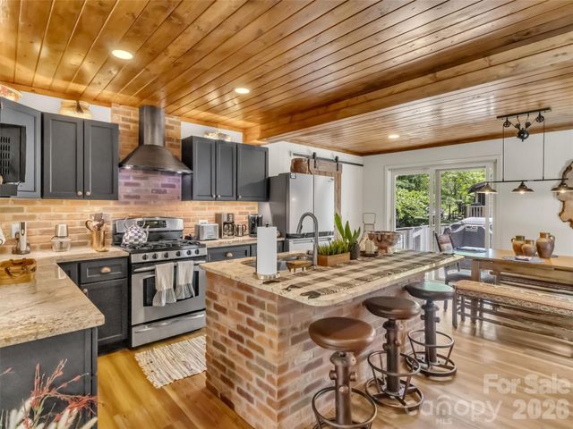 221 Moody Farm Road, Maggie Valley, NC 28751