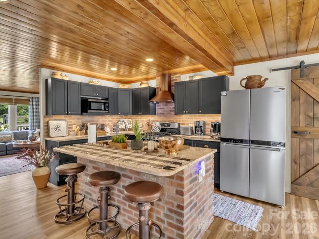 221 Moody Farm Road, Maggie Valley, NC 28751