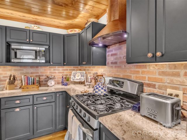221 Moody Farm Road, Maggie Valley, NC 28751