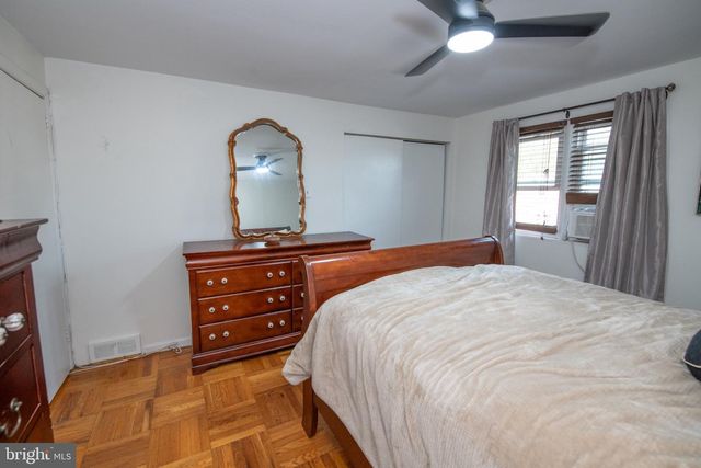 206 OVERLOOK RD, Philadelphia, PA 19128