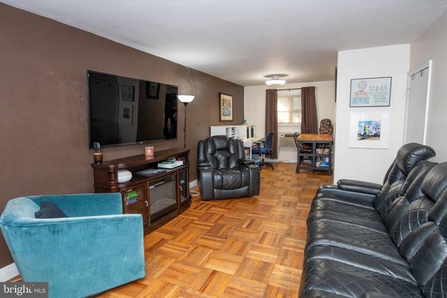 206 OVERLOOK RD, Philadelphia, PA 19128