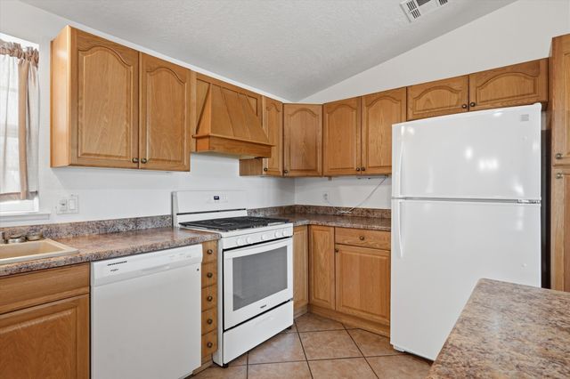 8 Phillips Drive, Los Lunas, NM 87031