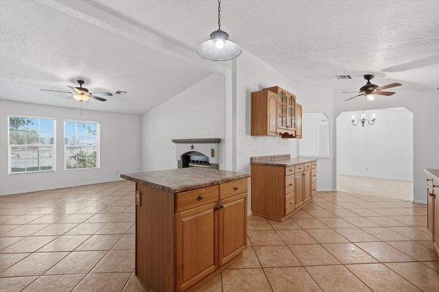 8 Phillips Drive, Los Lunas, NM 87031