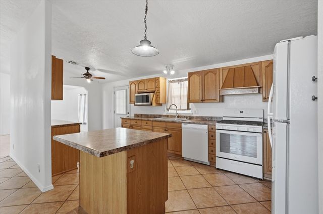 8 Phillips Drive, Los Lunas, NM 87031