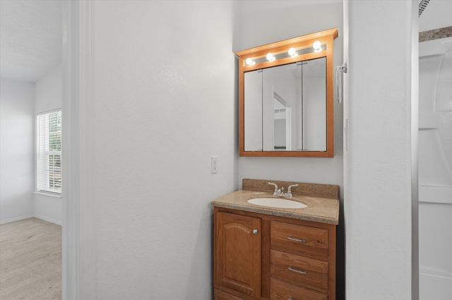 8 Phillips Drive, Los Lunas, NM 87031