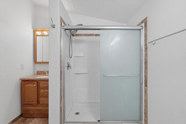 8 Phillips Drive, Los Lunas, NM 87031