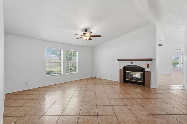 8 Phillips Drive, Los Lunas, NM 87031
