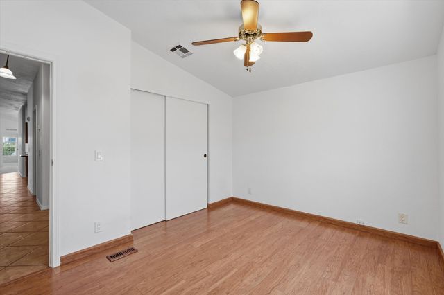 8 Phillips Drive, Los Lunas, NM 87031