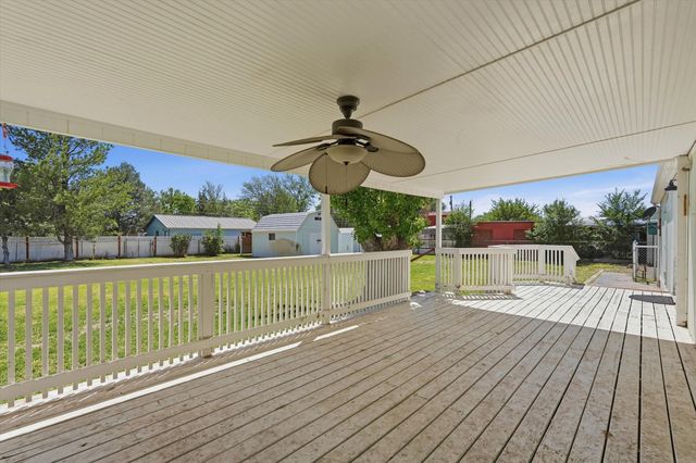 8 Phillips Drive, Los Lunas, NM 87031
