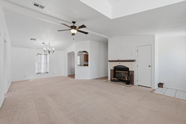 8 Phillips Drive, Los Lunas, NM 87031