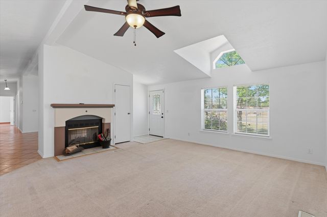 8 Phillips Drive, Los Lunas, NM 87031