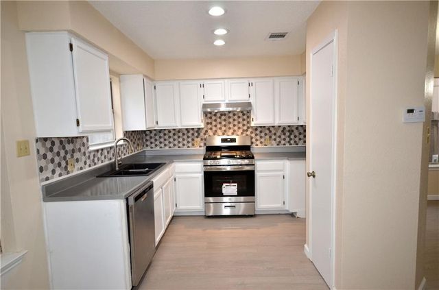 13903 Lothian DR, Pflugerville, TX 78660
