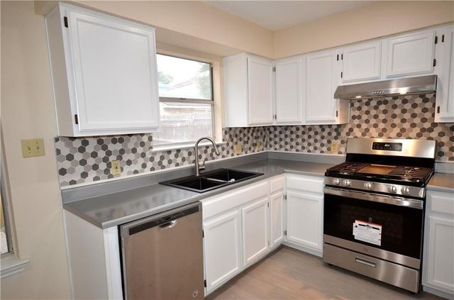 13903 Lothian DR, Pflugerville, TX 78660