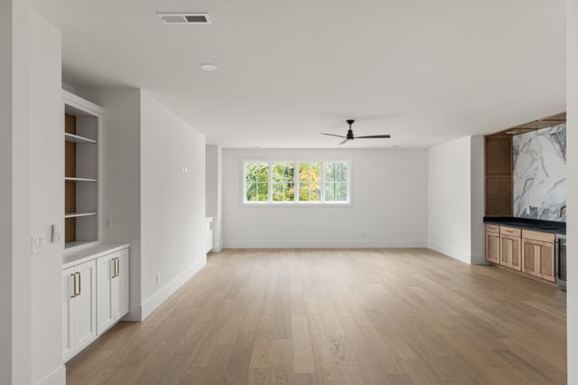 706 Brook Hollow Rd, Nashville, TN 37205