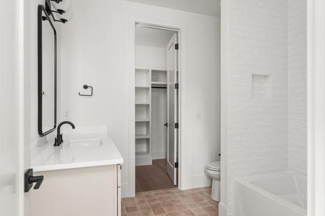 706 Brook Hollow Rd, Nashville, TN 37205