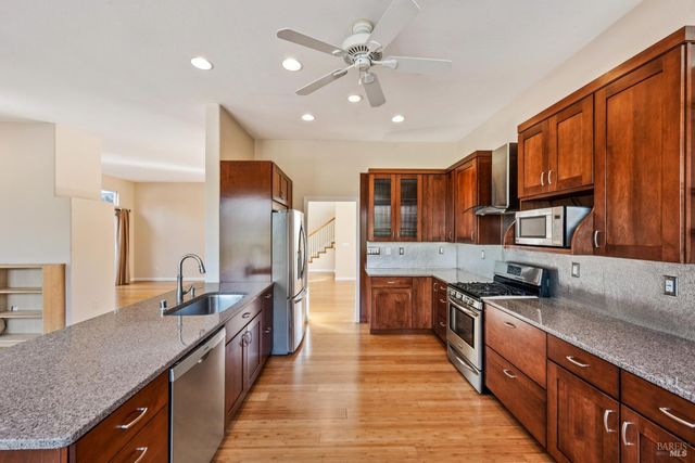 1889 Falcon Ridge Dr, Petaluma, CA 94954