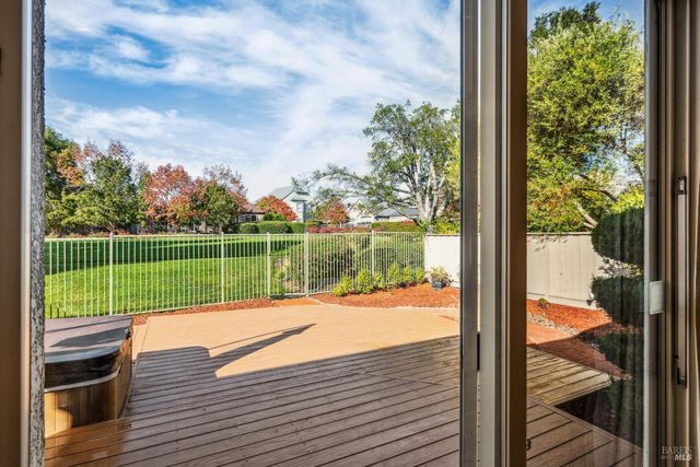 1889 Falcon Ridge Dr, Petaluma, CA 94954