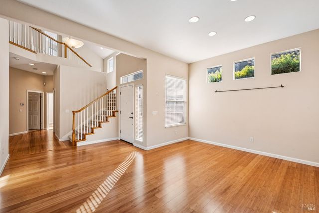 1889 Falcon Ridge Dr, Petaluma, CA 94954