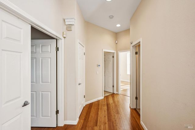 1889 Falcon Ridge Dr, Petaluma, CA 94954