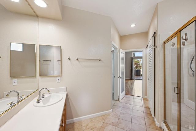 1889 Falcon Ridge Dr, Petaluma, CA 94954