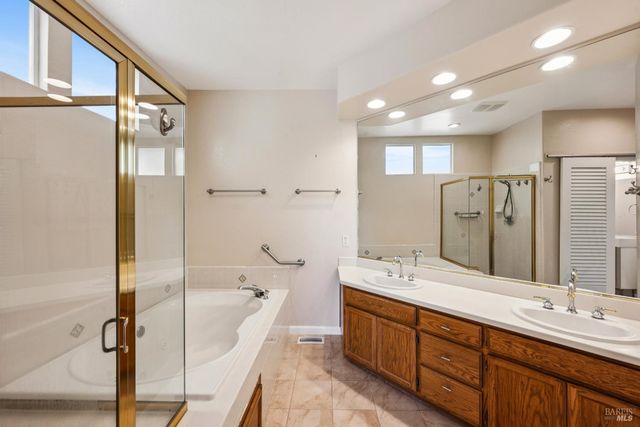 1889 Falcon Ridge Dr, Petaluma, CA 94954