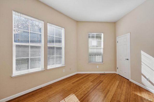 1889 Falcon Ridge Dr, Petaluma, CA 94954