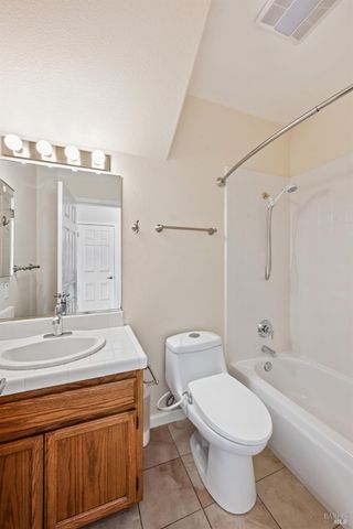 1889 Falcon Ridge Dr, Petaluma, CA 94954