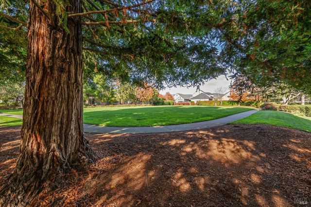 1889 Falcon Ridge Dr, Petaluma, CA 94954