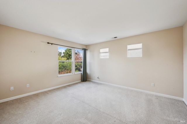 1889 Falcon Ridge Dr, Petaluma, CA 94954