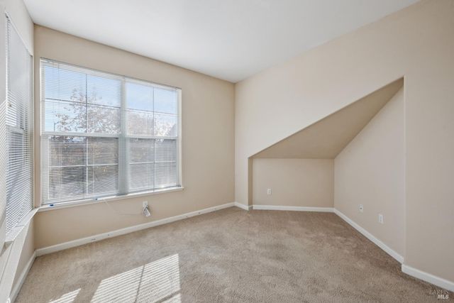 1889 Falcon Ridge Dr, Petaluma, CA 94954