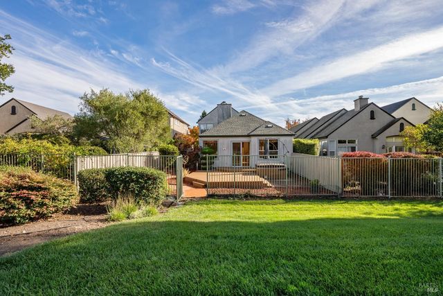 1889 Falcon Ridge Dr, Petaluma, CA 94954